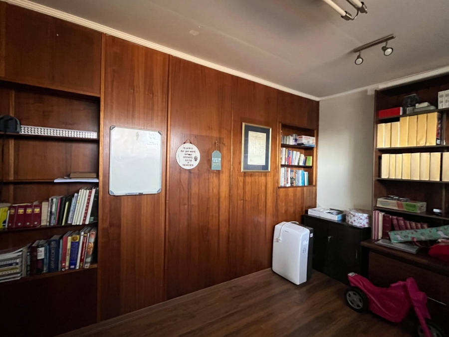 4 Bedroom Property for Sale in Lindequesdrif North West